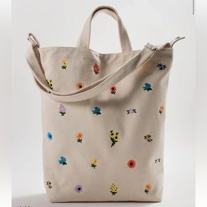 Embroidered Ditsy Floral Baggu Duck Bag